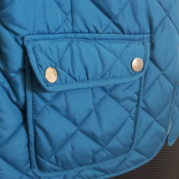 Vest - Picture 3 of 4